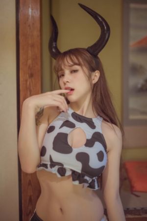 女大学生的沙龙室3